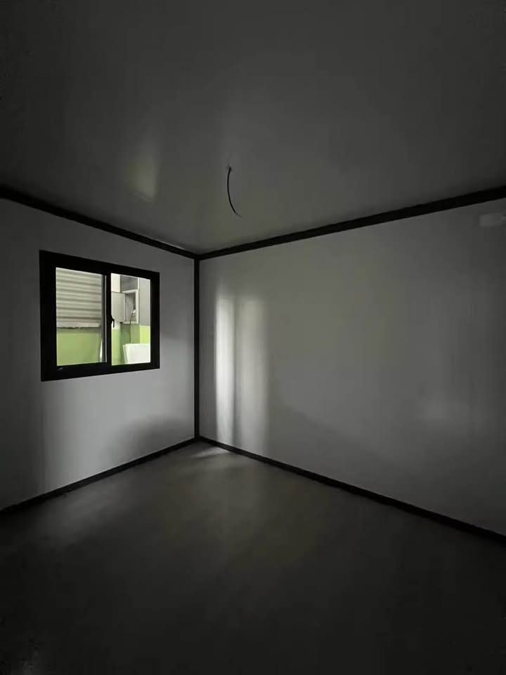 Interior vacío · acabados limpios